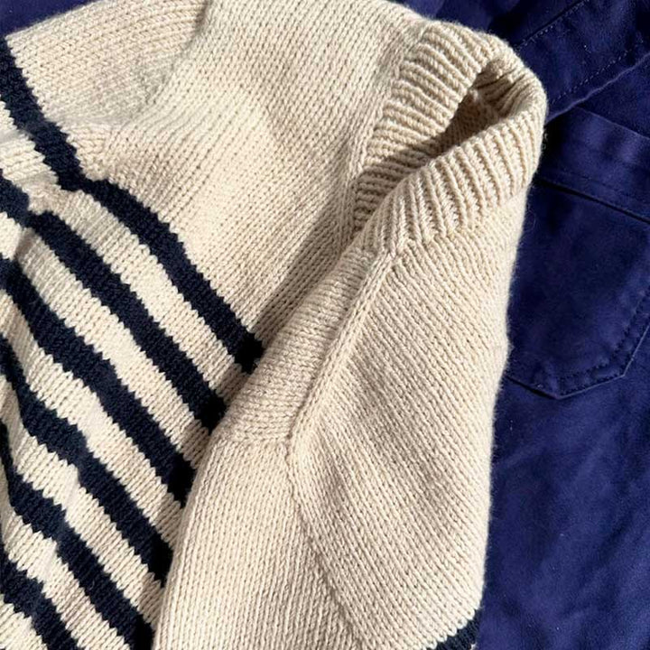 Strikkekit Lyon Sweater fra PetiteKnit i Sunday Garn