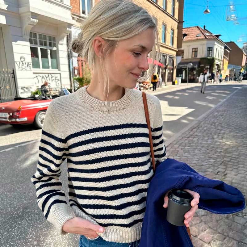 Strikkekit Lyon Sweater fra PetiteKnit i Sunday Garn