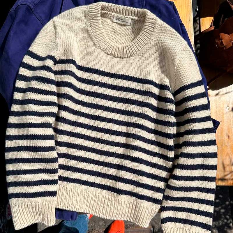 Strikkekit Lyon Sweater fra PetiteKnit i Sunday Garn