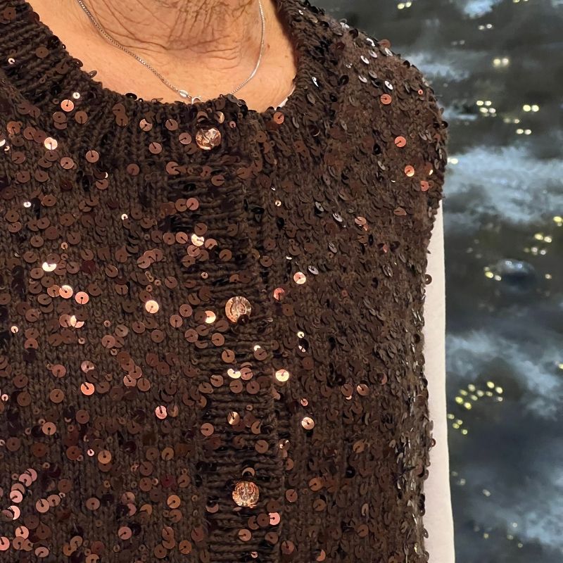 Strikkekit Maggie vest fra PetiteKnit i Sunday og Paljett garn