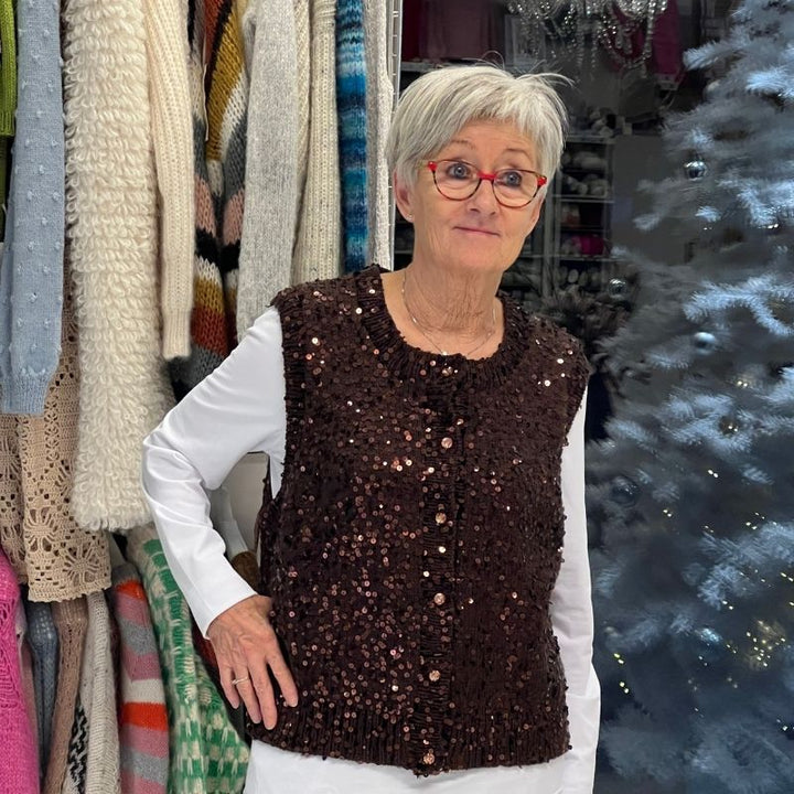Strikkekit Maggie vest fra PetiteKnit i Sunday og Paljett garn