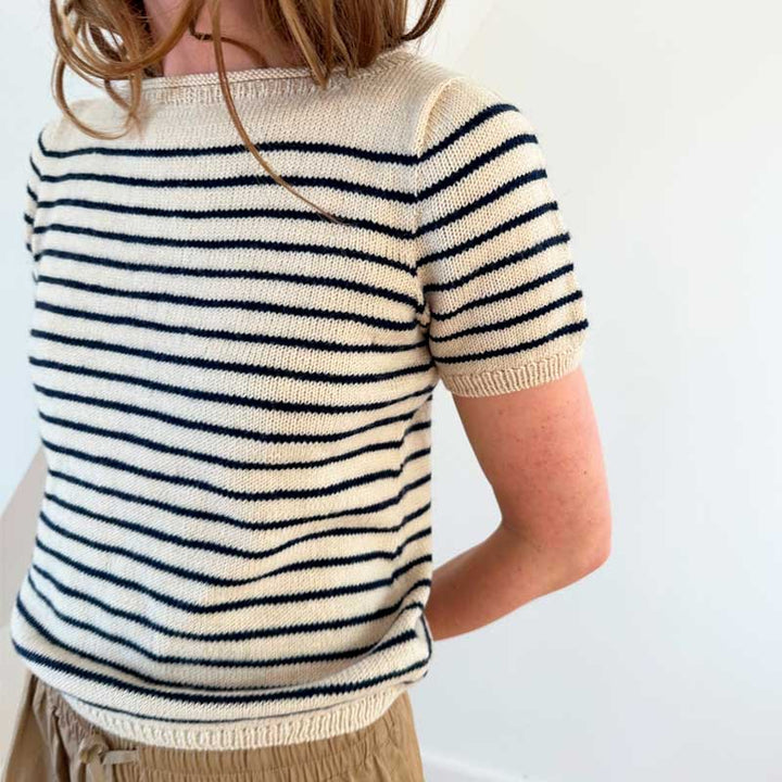 Strikkekit Manon Tee fra Le Knit i Sunday Garn