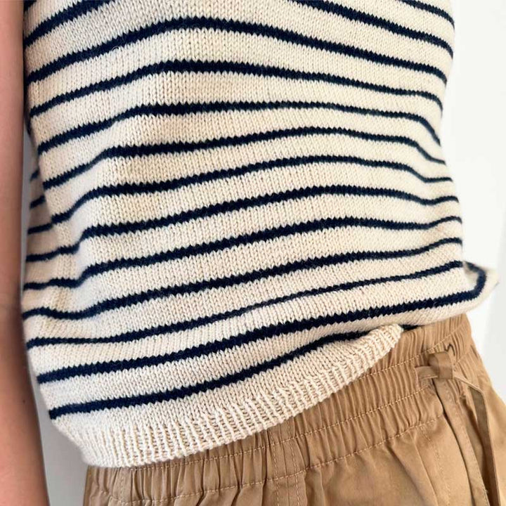 Strikkekit Manon Tee fra Le Knit i Sunday Garn