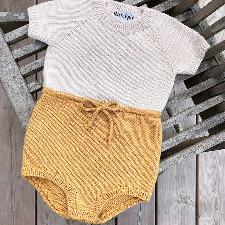 Maries Romper fra PetiteKnit (Opskrift i fysisk papirudgave)