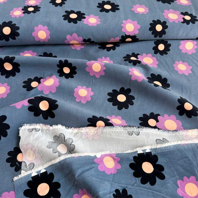 Babyfløjl med printet blomster i blålilla