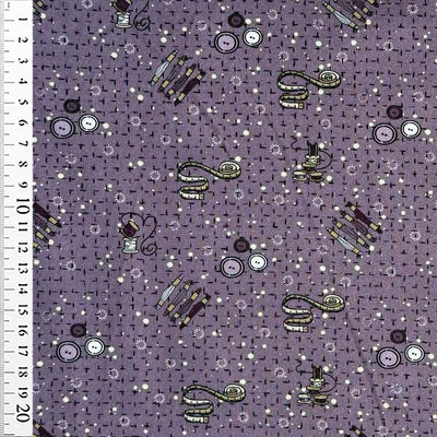 Fast bomuld med sytilbehør på lilla stue