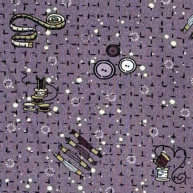 Fast bomuld med sytilbehør på lilla stue