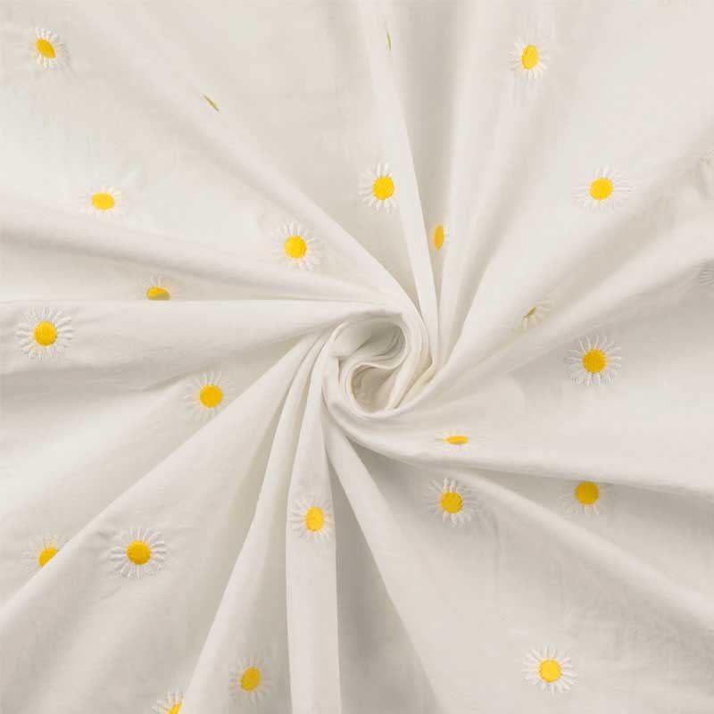 Bomuldspoplin med broderede Margueritter i hvid