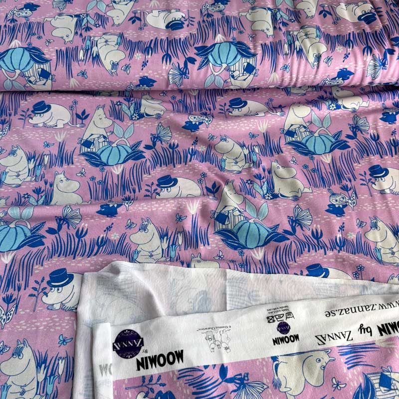 Digital bomuldsjersey med Mumitroldene i haven