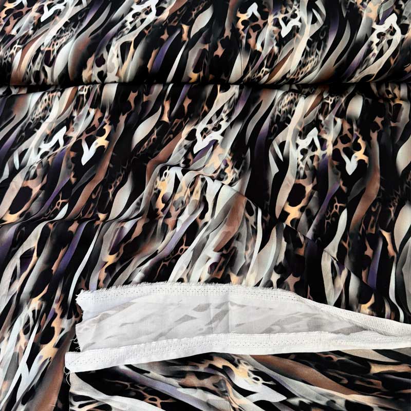 Fast digital viscose med mønster i brun og lilla