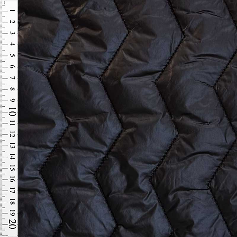 Quilt i zig-zag baner i sort