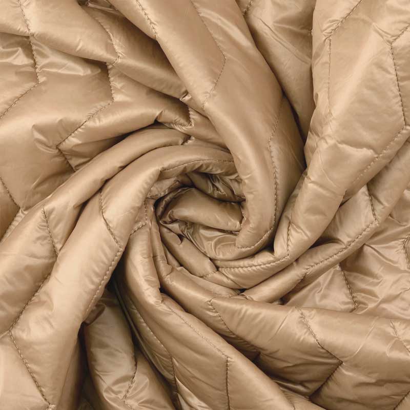 Quilt i zig-zag baner i beige