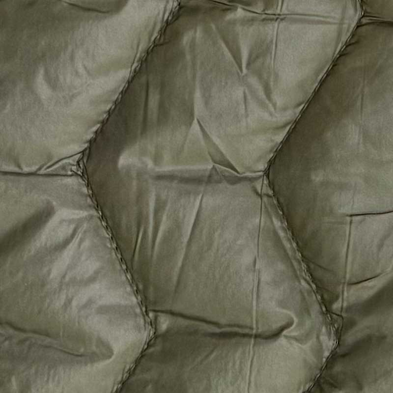 Quilt i zig-zag baner i olivengrøn