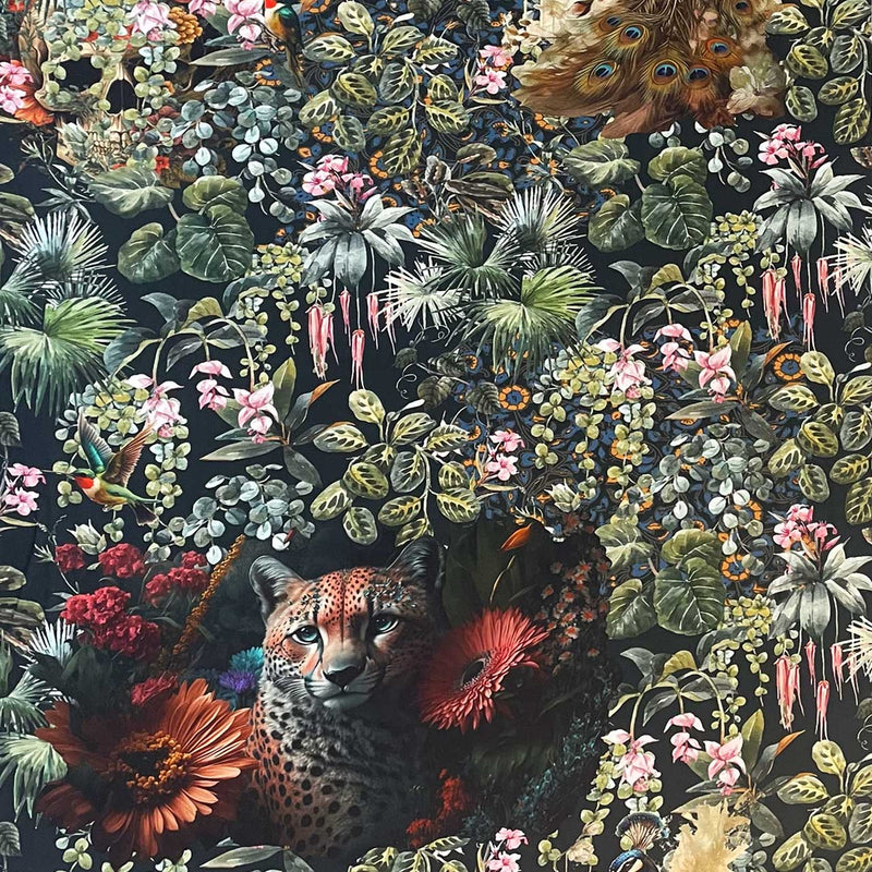 Rapport med blomster, kolibri og leopard