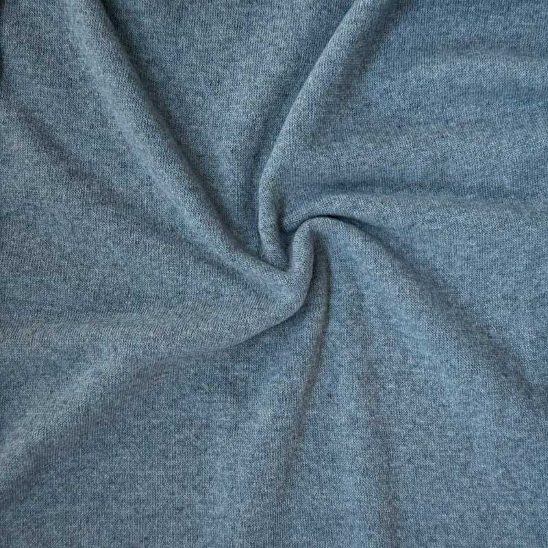 Uldstrik i lys blåmeleret