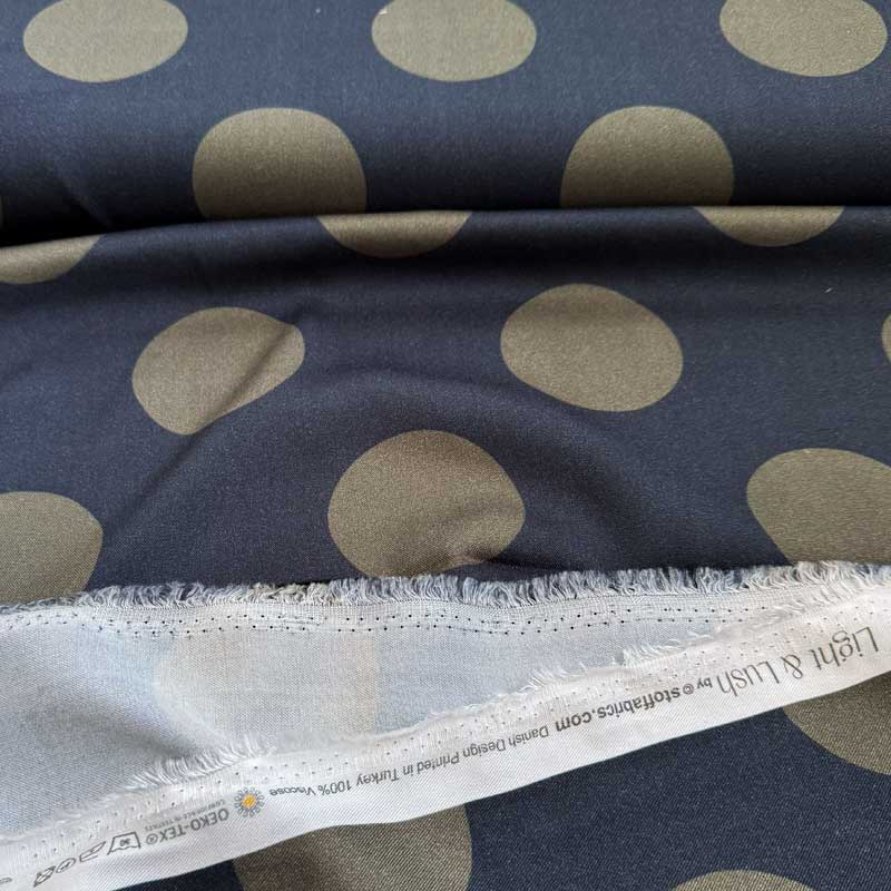 Fast viscose med cirkler fra Light and Lush i marineblå