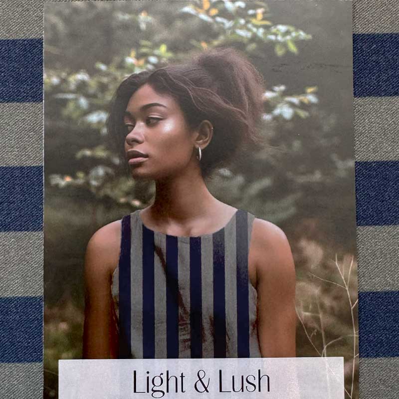 Fast viscose med striber fra Light and Lush i marineblå