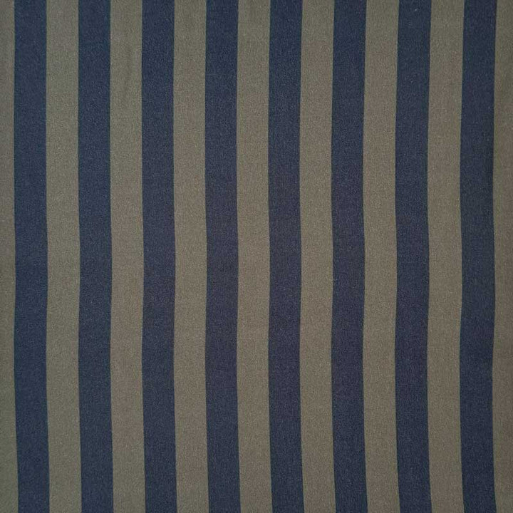 Fast viscose med striber fra Light and Lush i marineblå