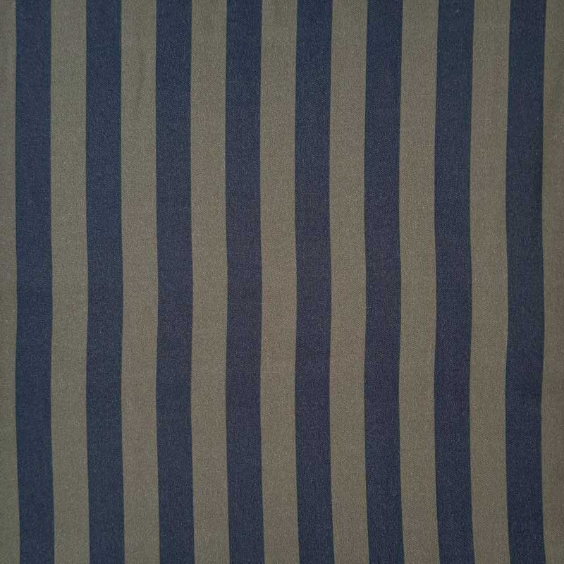 Fast viscose med striber fra Light and Lush i marineblå