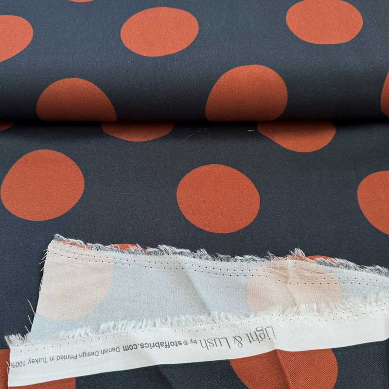Fast viscose med cirkler fra Light and Lush i marine