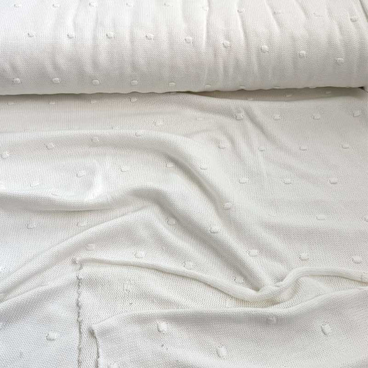 Strikstof med dutter i off-white