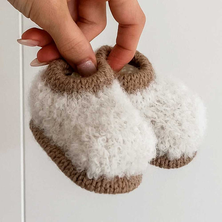 Mini Teddy Slippers fra Woolix i Db. Sunday og Alp. Boucle