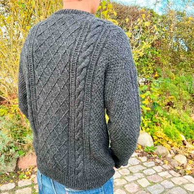 Moby Sweater Man fra PetiteKnit (Opskrift i fysisk papirudgave) - KreStoffer