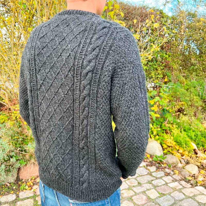 Moby Sweater Man fra PetiteKnit (Opskrift i fysisk papirudgave) - KreStoffer