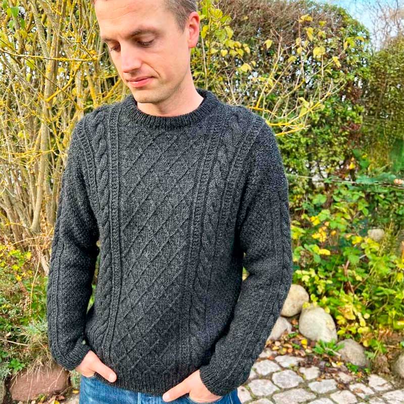 Moby Sweater Man fra PetiteKnit (Opskrift i fysisk papirudgave)