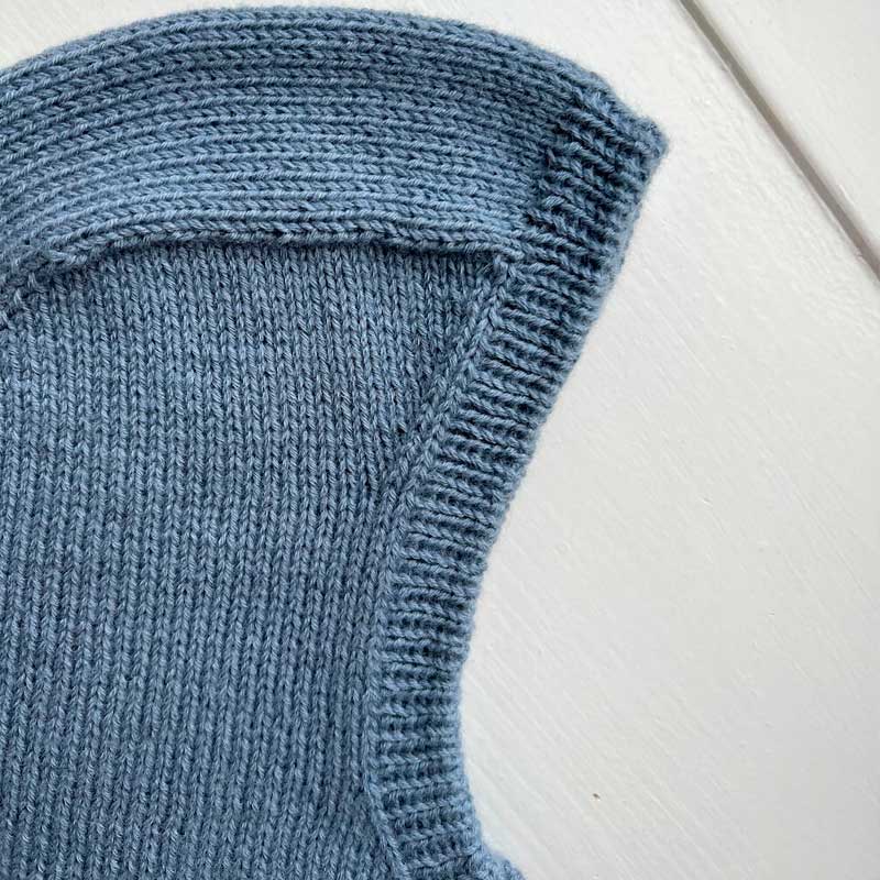 Strikkekit Monday Balaclava fra PetiteKnit i Sunday