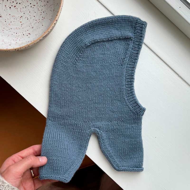 Strikkekit Monday Balaclava fra PetiteKnit i Sunday