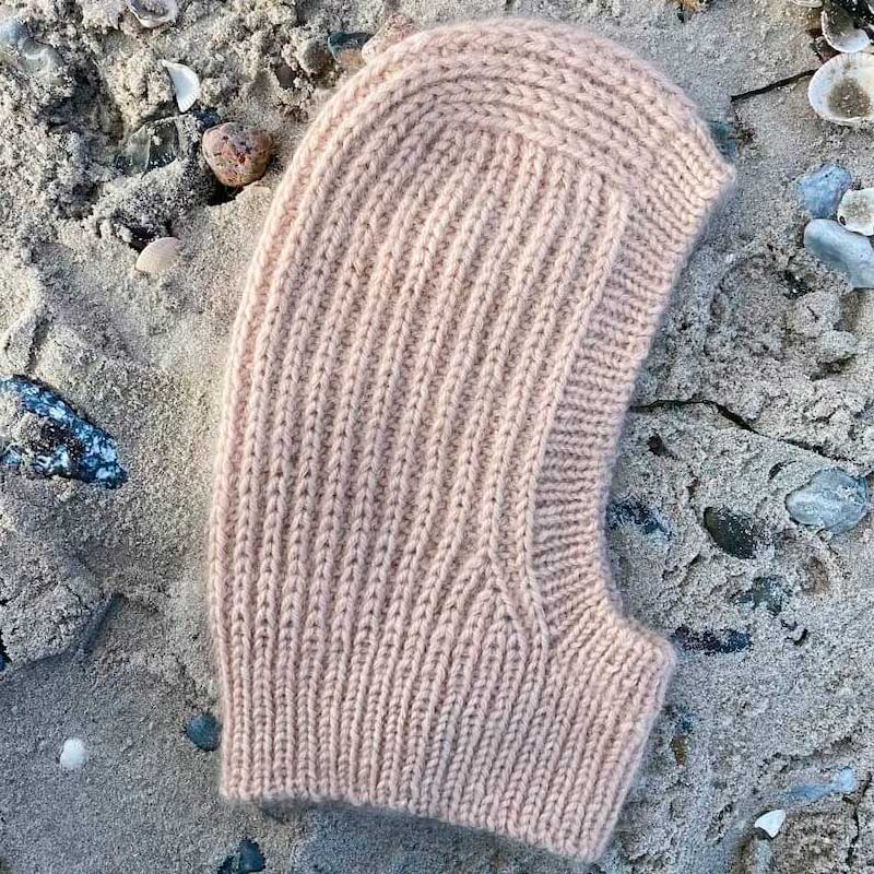 November Balaclava Mini fra PetiteKnit (Opskrift i fysisk papirudgave)