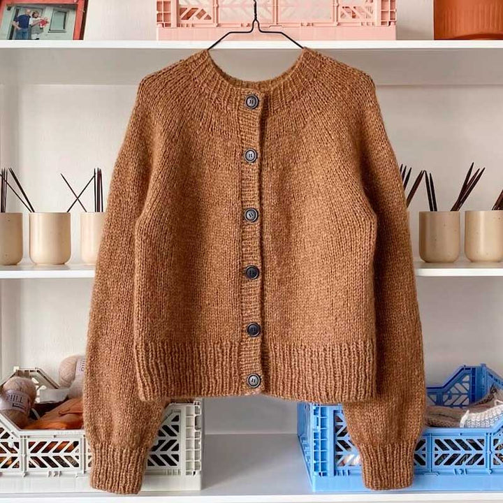 Novice Cardigan Chunky Edition fra PetiteKnit (Opskrift i fysisk papirudgave)