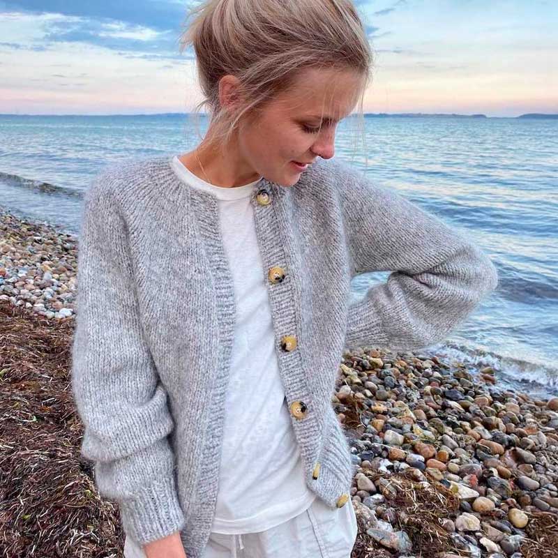 Novice Cardigan Chunky Edition fra PetiteKnit (Opskrift i fysisk papirudgave)