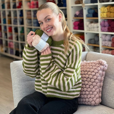 Olga sweater fra PetiteKnit (Opskrift i fysisk papirudgave) - KreStoffer