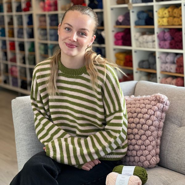 Olga sweater fra PetiteKnit (Opskrift i fysisk papirudgave) - KreStoffer