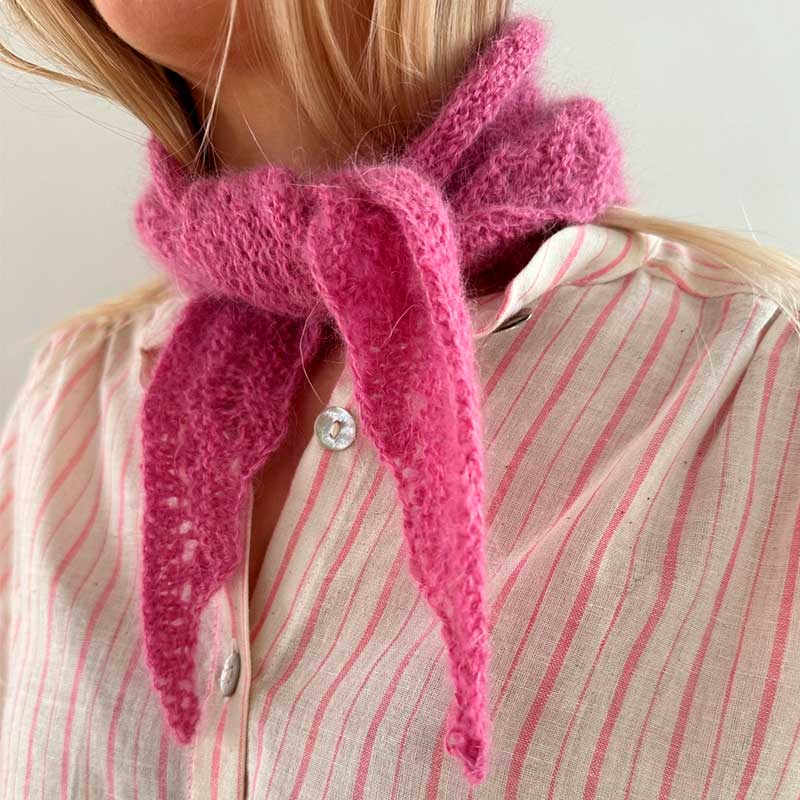 Strikkekit Peacock Scarf fra Le Knit i Tynd Silk Mohair & Alpakka Følgetråd