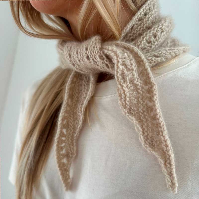 Strikkekit Peacock Scarf fra Le Knit i Tynd Silk Mohair & Alpakka Følgetråd