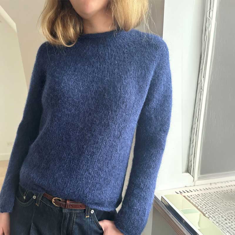 Strikkekit Plain Yoke Pullover fra Le knit i Poppy Garn
