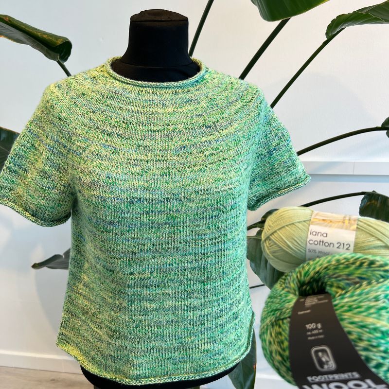 Strikkekit Plain Yoke Tee 20 fra Le Knit i Footprints og Lana Cotton