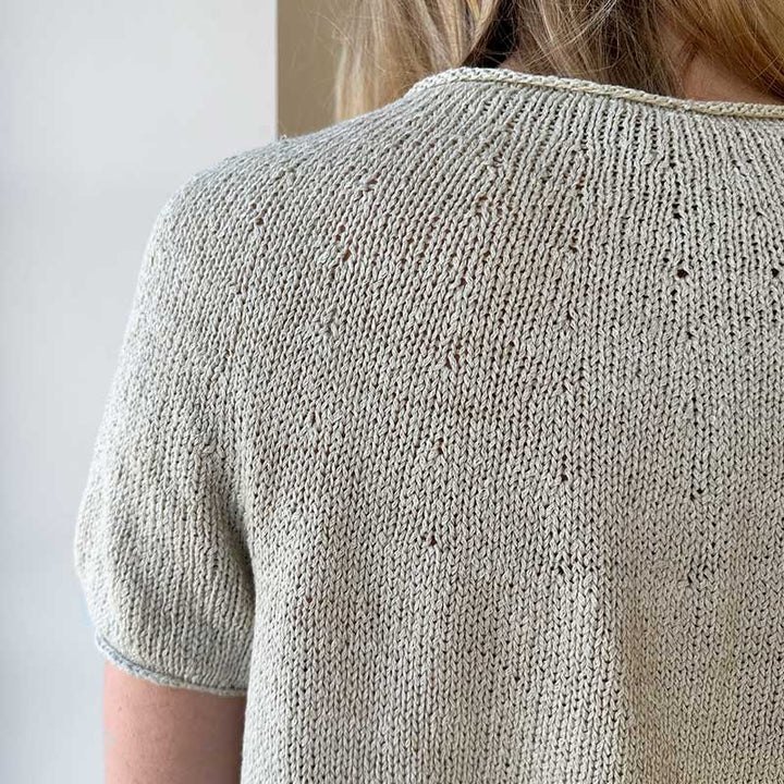 Plain Yoke Tee 22 fra Le Knit i detailed edition (Opskrift i fysisk papirudgave)