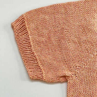 Strikkekit Poppy Tee fra PetiteKnit i Elise fra Permin