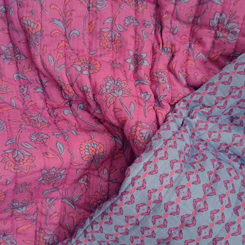 Quiltede qauze med blomster pink