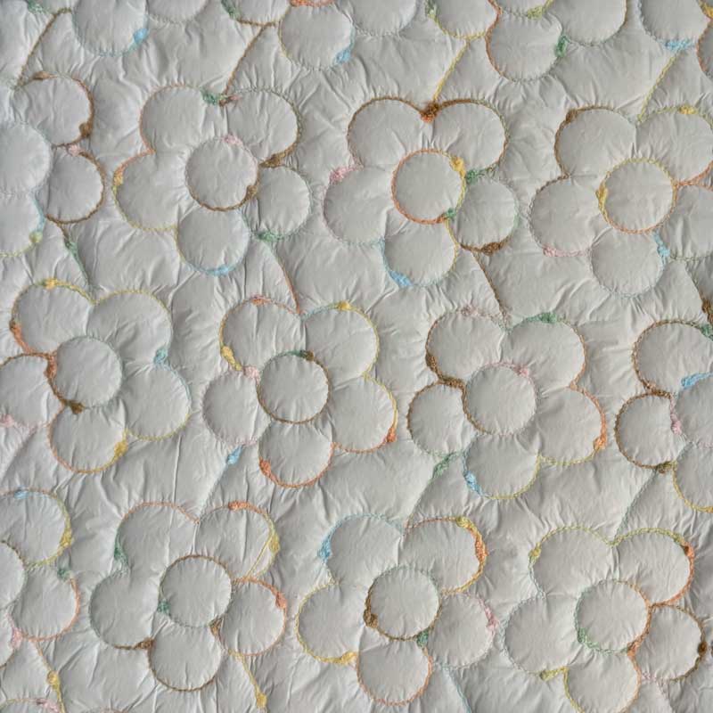 Quilt med farvede blomster - KreStoffer