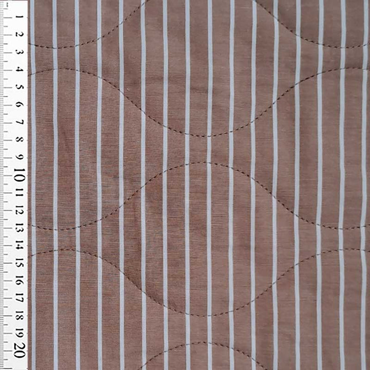 Quilt med striber i latte/ hvid