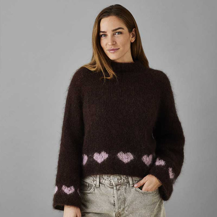 Strikkekit Raglansweater med hjerter 8932112 i Bella garn