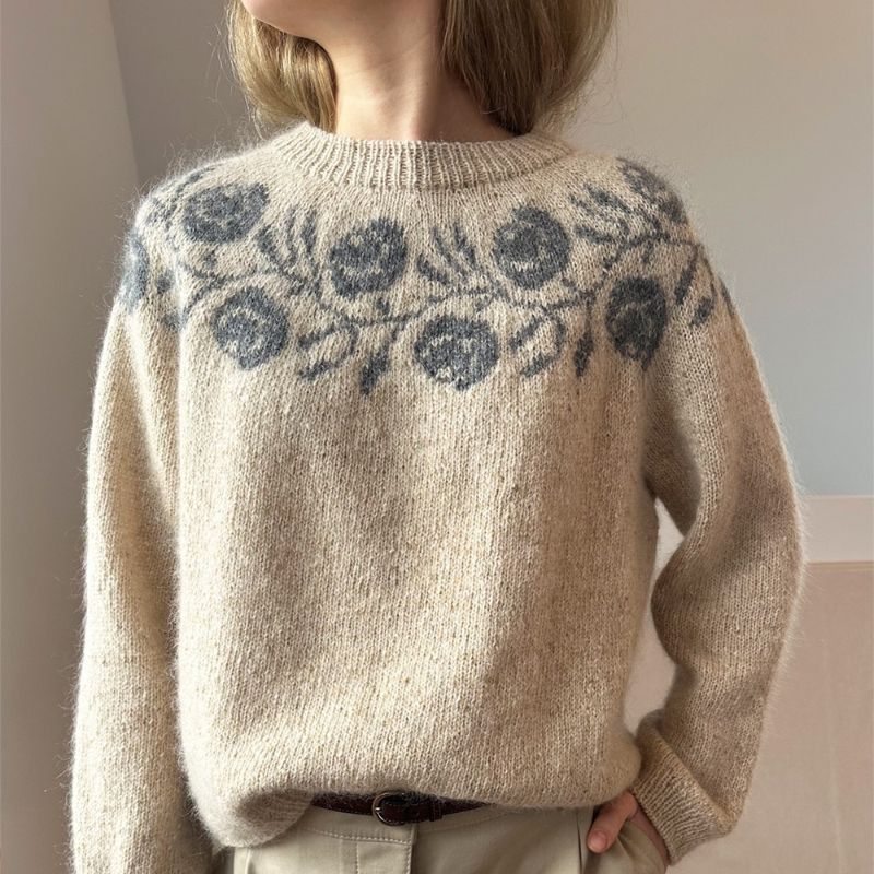 Rosie Yoke Blouse fra Le Knit (opskrift i fysisk papirudgave)