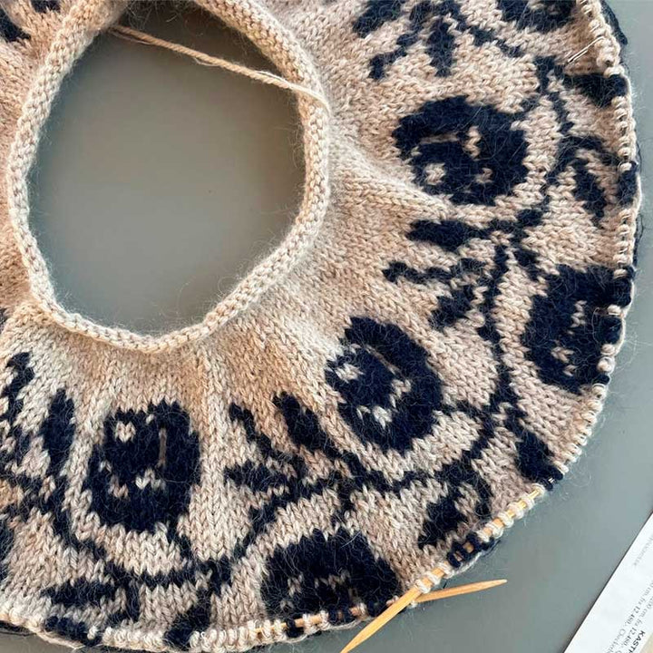 Rosie Yoke sweater fra Le Knit (Opskrift i fysisk papirudgave)
