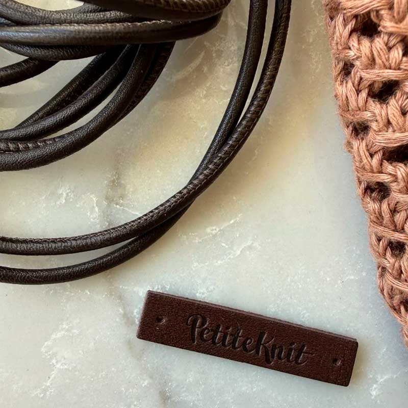 Skindsnøre til Juno Satchel i mørkebrun fra PetiteKnit