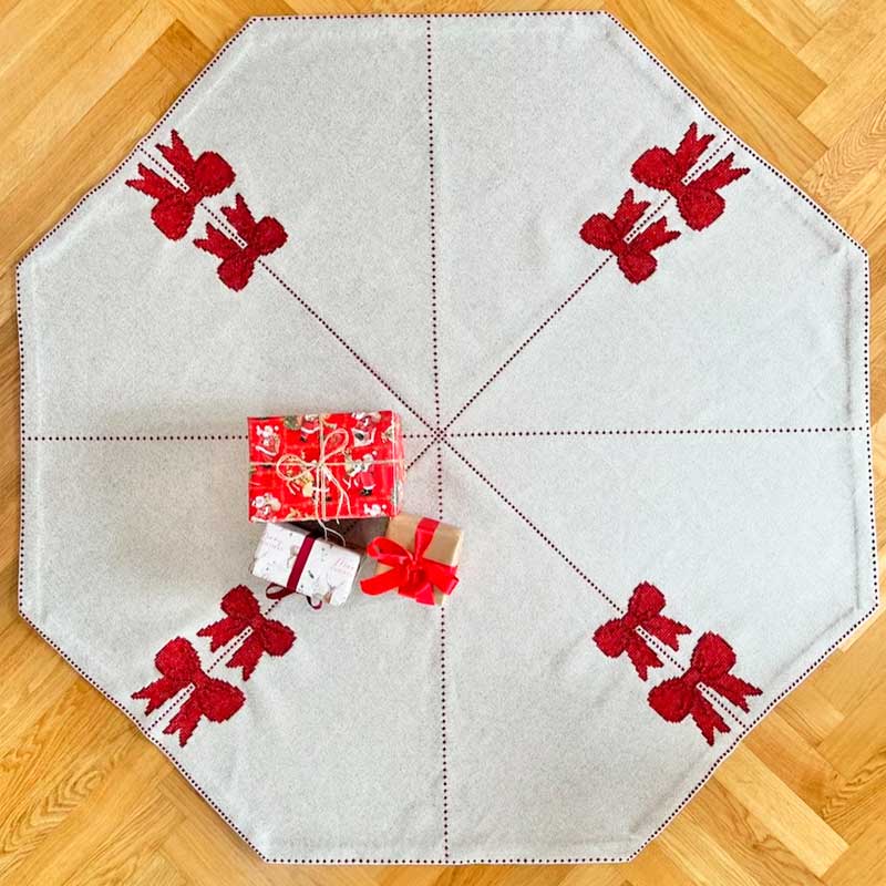 Broderikit Sløjfer ottekantet juletræstæppe fra Pomp Stitch